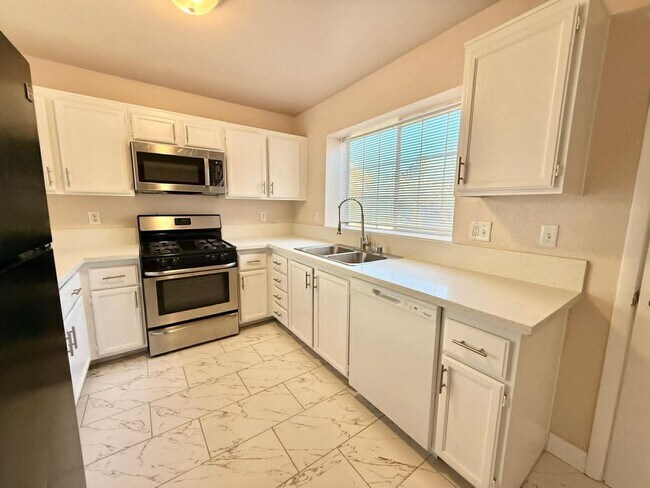 Building Photo - Beautiful single story,3 bedroom 2 bath home in 89142