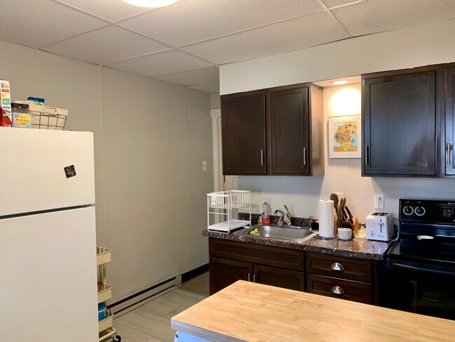 Building Photo - 228 S Madison St