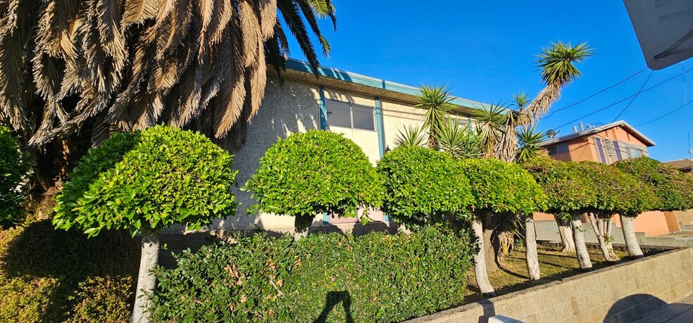 Building Photo - 14075 Foothill Blvd