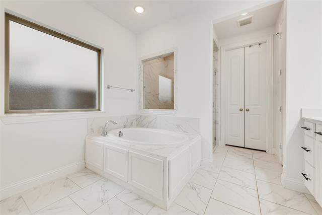 Building Photo - 1027 Huckleberry St