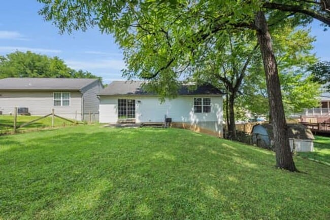 Building Photo - 5691 Victoryview Ln