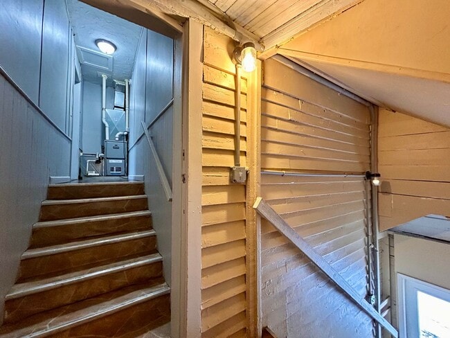 Building Photo - One Bedroom Duplex in Muskegon