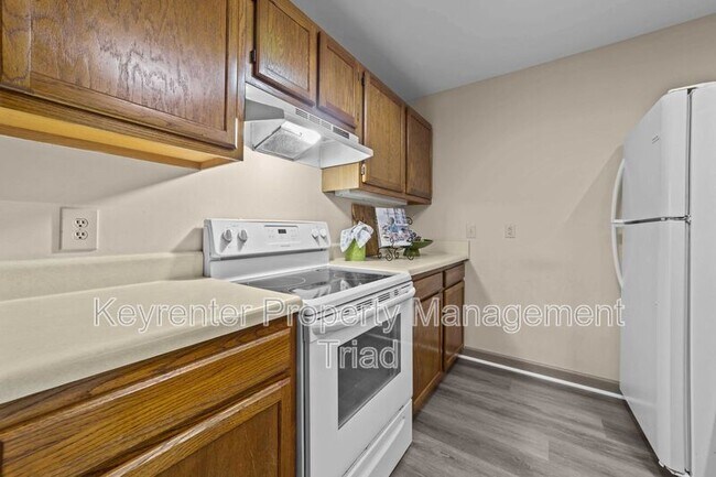 Building Photo - 211 McIver St