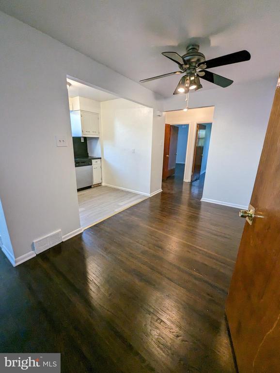 Building Photo - 910 Durard Rd