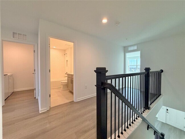 Building Photo - 1855 Pinecliff Dr