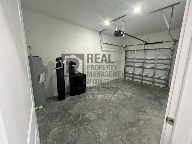 Building Photo - 1263 Hillcrest St E