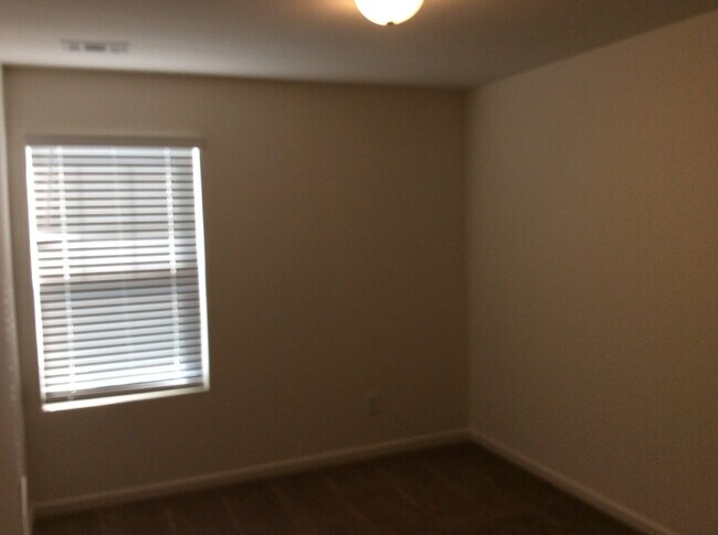 Building Photo - Newer Decatur Townhome