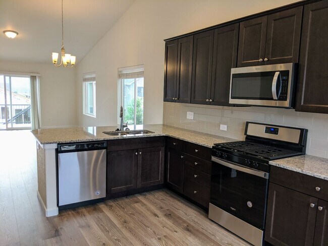 Building Photo - Immaculate 4 Bed 4 Bath Home in School District 20!!!