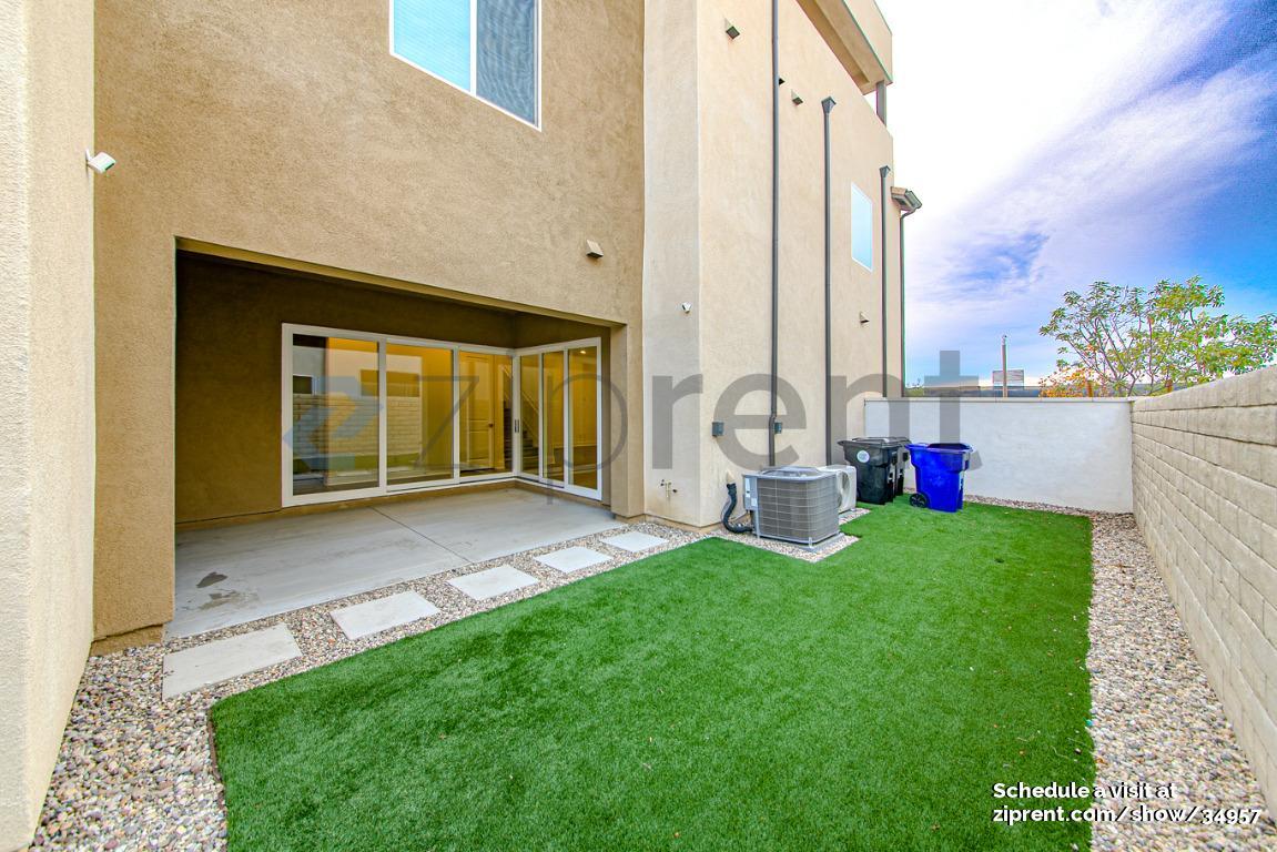 Building Photo - Unit