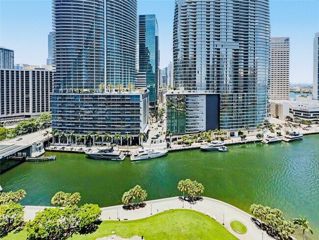 Building Photo - 475 Brickell Ave