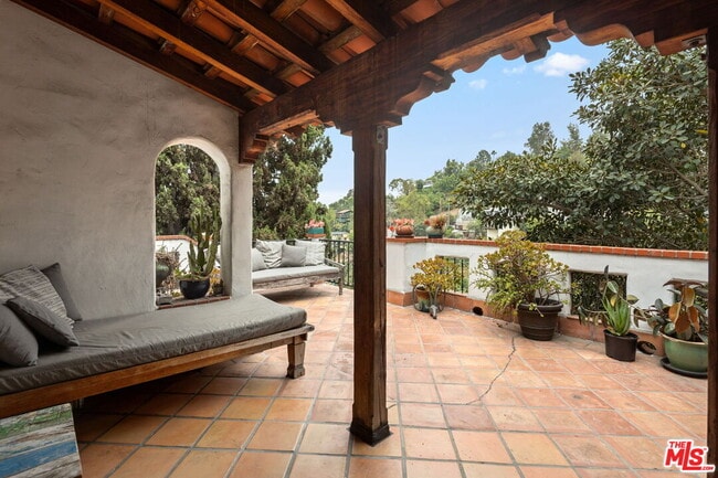 Building Photo - 334 Crane Blvd