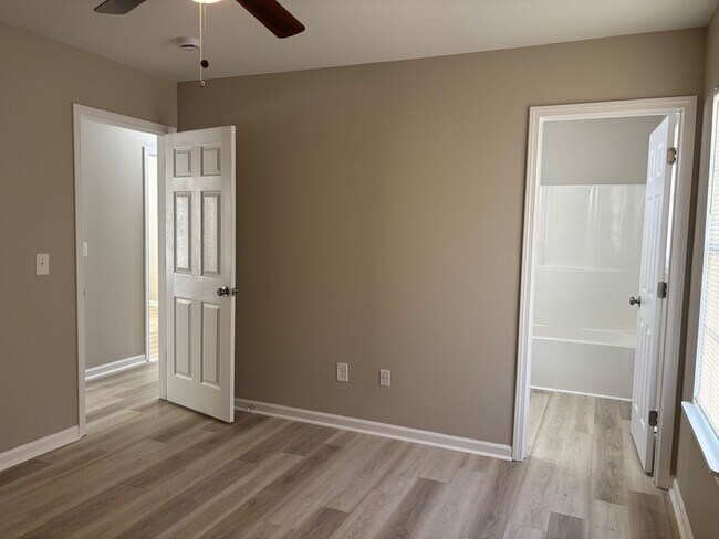 Building Photo - NEWLY RENOVATED 3 BED, 2 BATH HOME IN HIGH POINT!