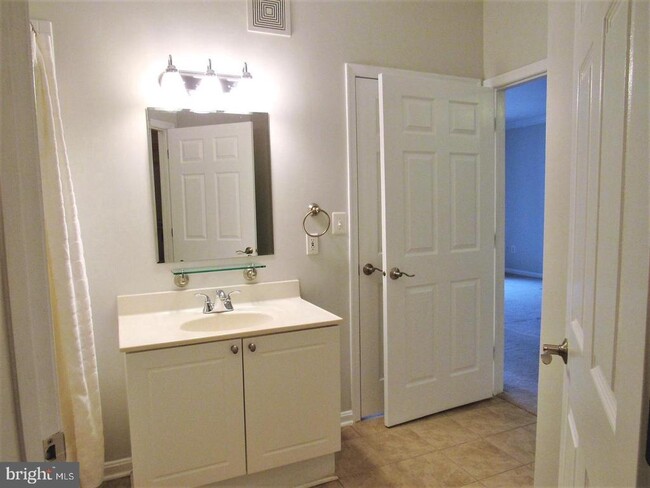 Building Photo - 4561 Strutfield Ln