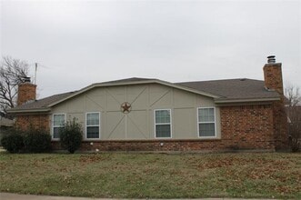 Building Photo - 716 Windcrest Dr