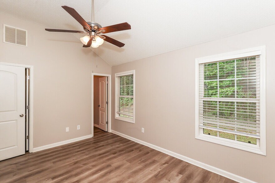 Building Photo - 4925 Brookwood Pl