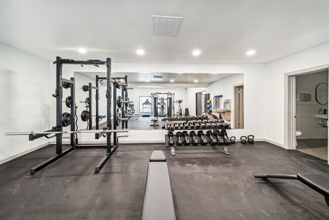 Building Photo - 1 Bed 1 Bath - Remodel