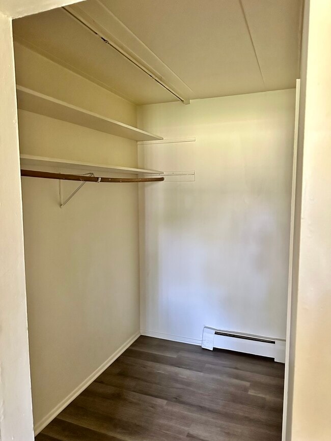 Building Photo - 250 N Entrance Ave