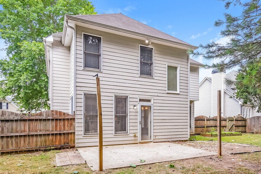 Building Photo - 226 Elmbrook Ln
