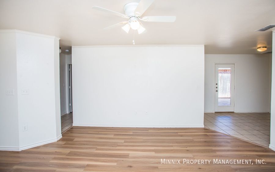 Building Photo - 908 N Belmont Ave