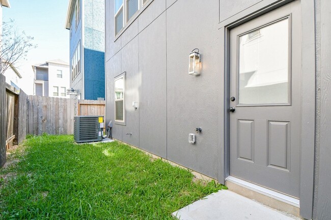 Building Photo - 2033 Millbridge Spring Ln