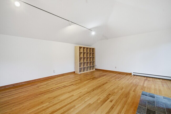 Building Photo - 1108 New Britain Ave