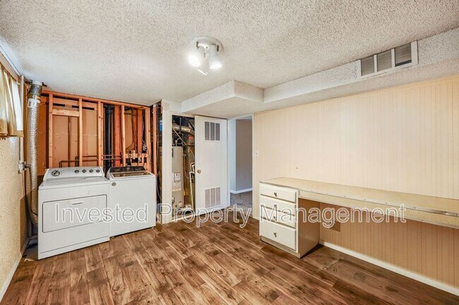 Building Photo - 403 Elmwood Dr