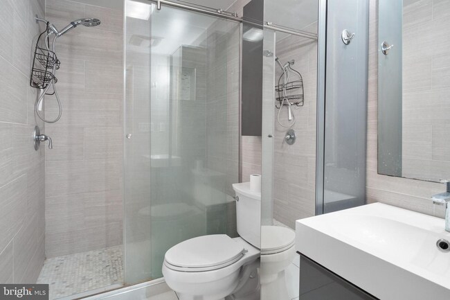 Building Photo - Beautifully Renovated 2-Level Townhome in the Heart of Falls Church City