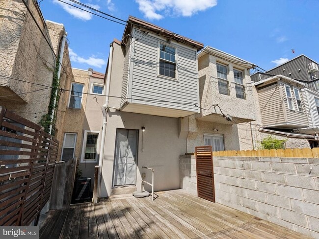 Building Photo - 3026 W Harper St