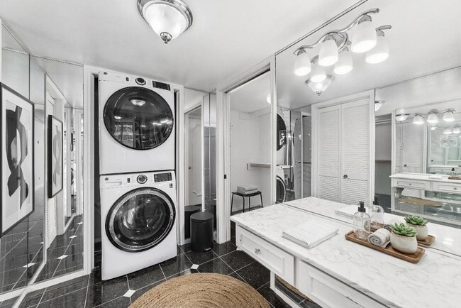 Building Photo - 5050 Ambassador Way