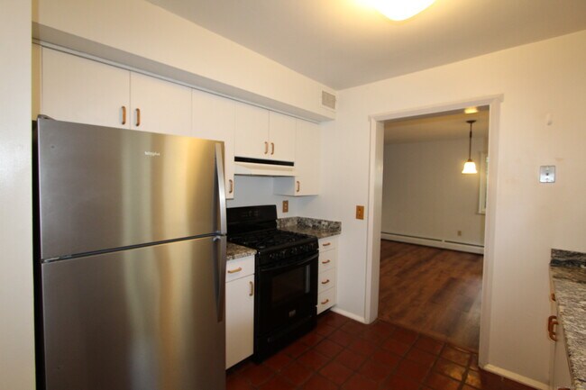 Building Photo - 6 Lyle Ct