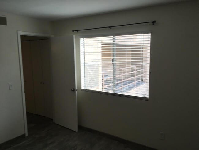 Building Photo - 2601 W Broadway Blvd