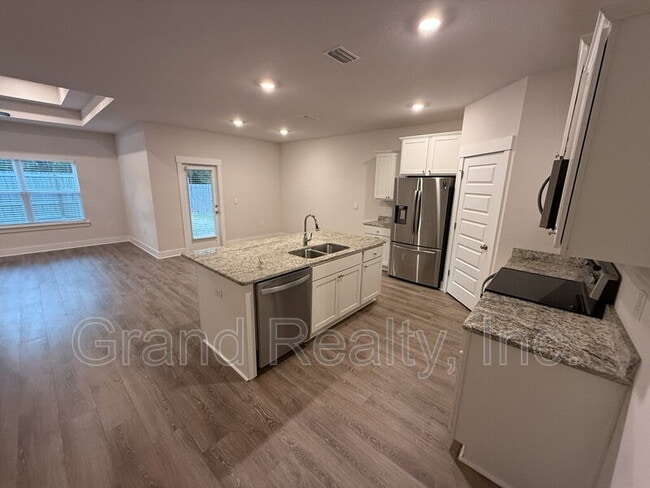 Building Photo - 5749 Danbury Blvd