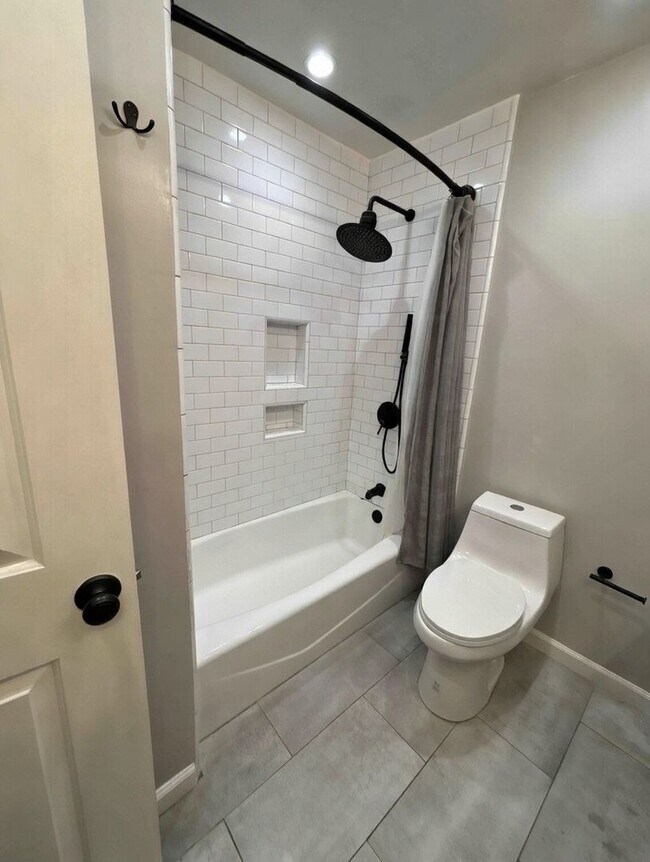 Building Photo - Walk to the Beach