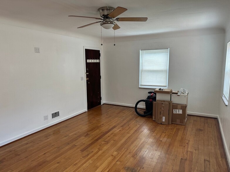 Building Photo - 1660 Llanfair Ave