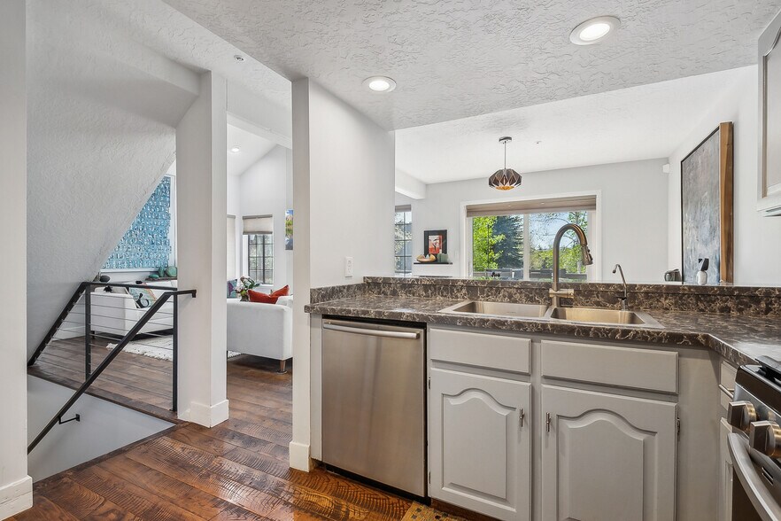 Building Photo - 3061 Fawn Dr