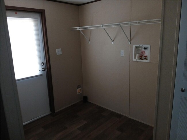 Building Photo - 7070 FM1115