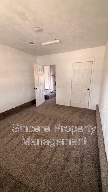 Building Photo - 1425 N Sterling Ave