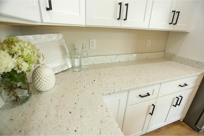 Building Photo - 140 Birch Crk Ln