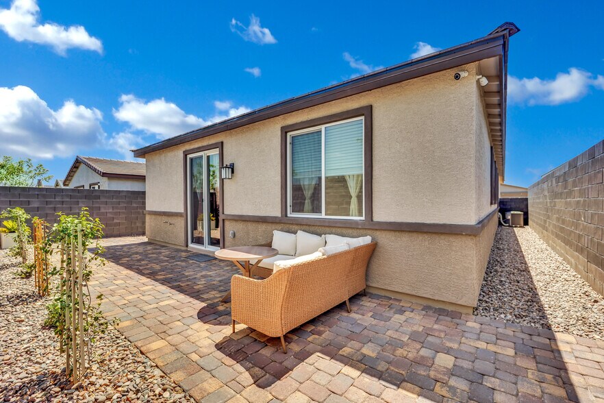 Building Photo - 9440 Sequoia Ridge Ave