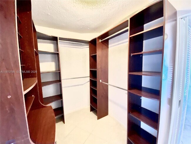 Building Photo - 1300 NE Miami Gardens Dr