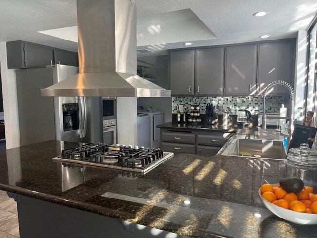 Building Photo - 1233 E Via Escuela