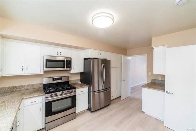 Building Photo - 4436 Sandburg Way