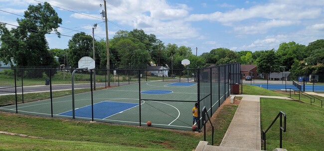 Building Photo - 106 Taylor St