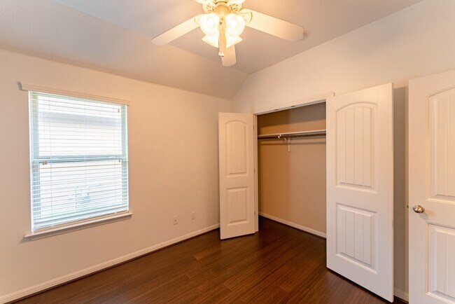 Building Photo - 448 Bottle Brush Dr