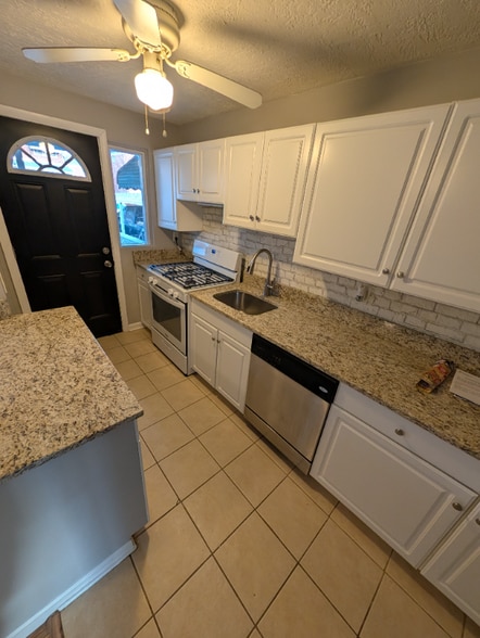 Building Photo - 4035 St Monica Dr