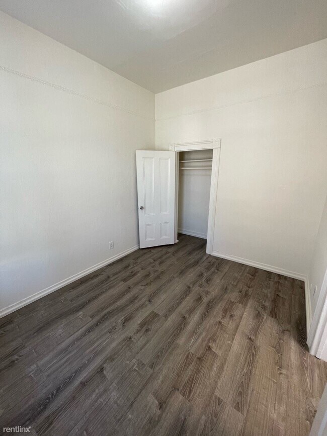 Building Photo - 723 27th St