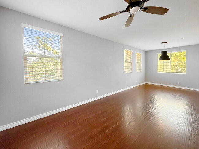 Building Photo - Charming 2BR/2BA Home with Attached Garage...