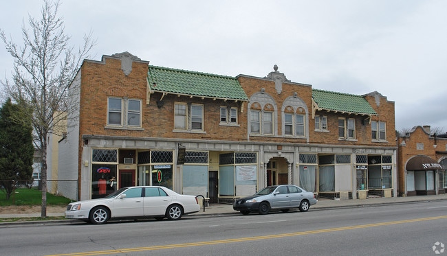 Building Photo - 4518-4526 W. Burleigh St. (12 Unit)