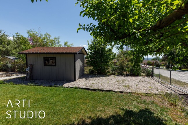 Building Photo - 983 Westwood Dr
