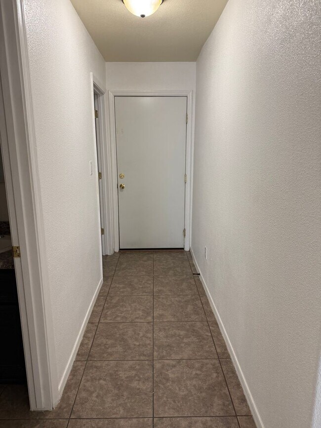 Building Photo - Solar Home for Rent